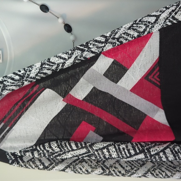 Alfred Dunner Barcelona Blouse with Necklace - Picture 7 of 9